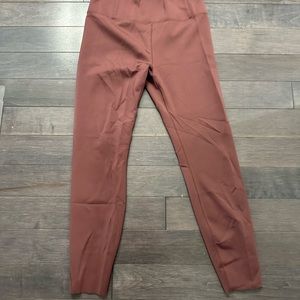 NWOT Evolve Leggings Size L